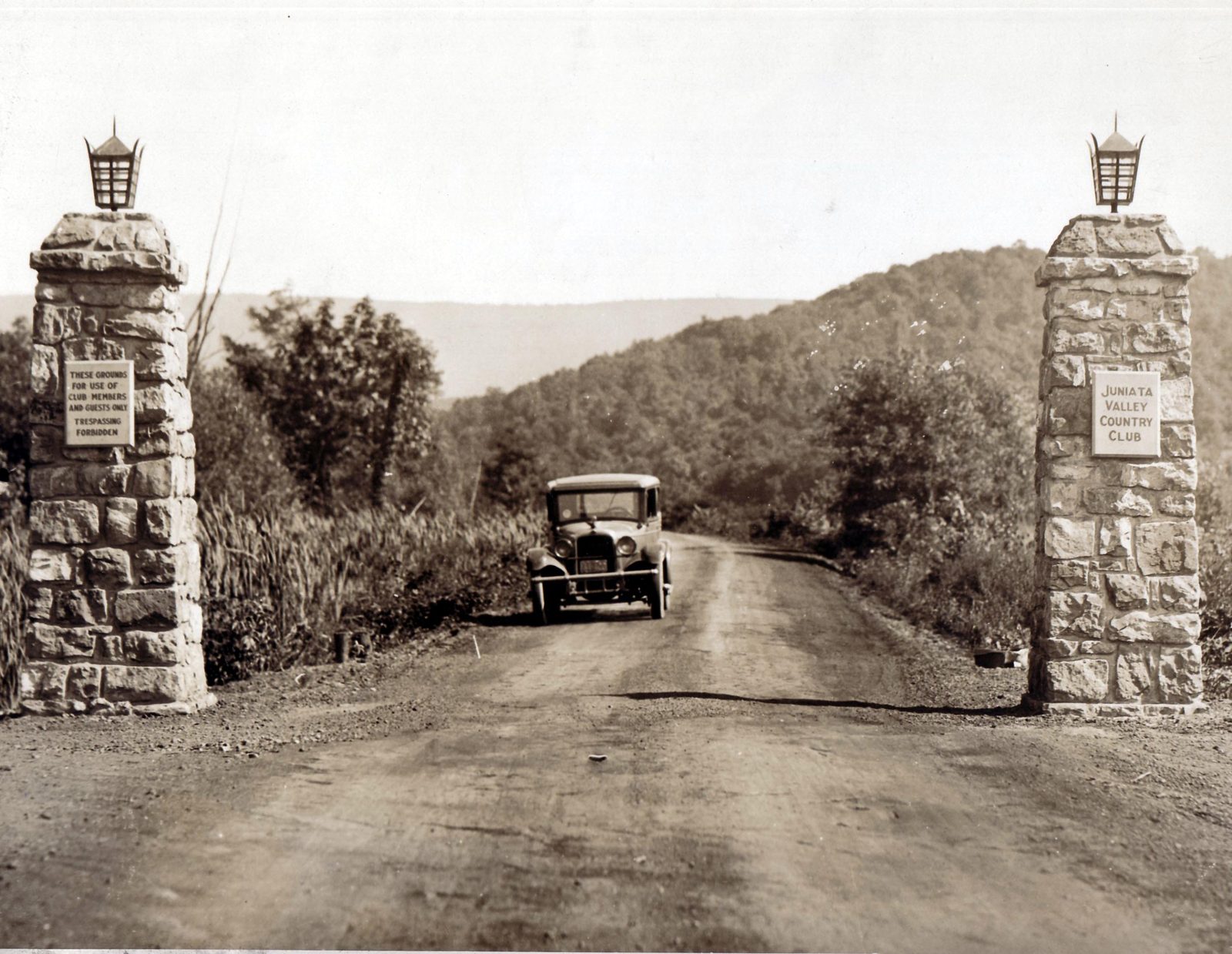 Juniata Valley Country Club postcard