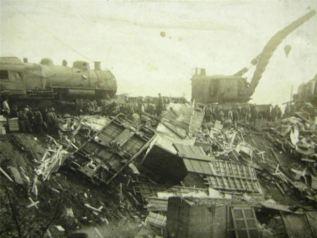 Train wreck, February 1917 (second view)